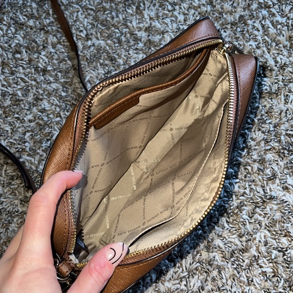 Michael Kors Small leather crossbody bag - Picture 2 of 6